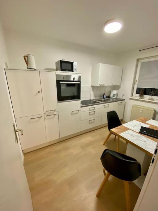 Stilvolle Ferienwohnung Mit Stellplatz Wlan Free Netflix Naehe Bahnhof Zwickau Esterno foto
