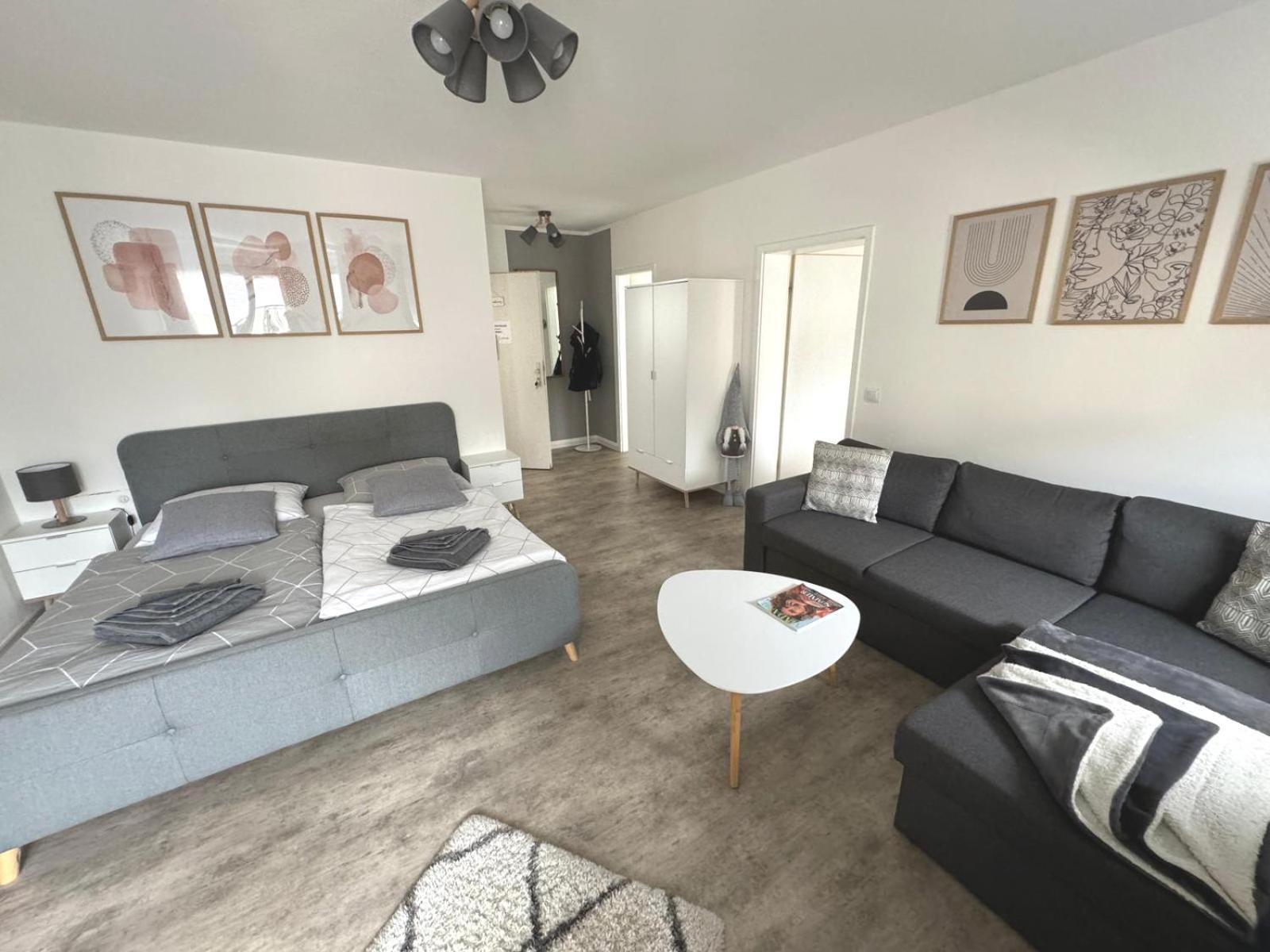 Stilvolle Ferienwohnung Mit Stellplatz Wlan Free Netflix Naehe Bahnhof Zwickau Esterno foto
