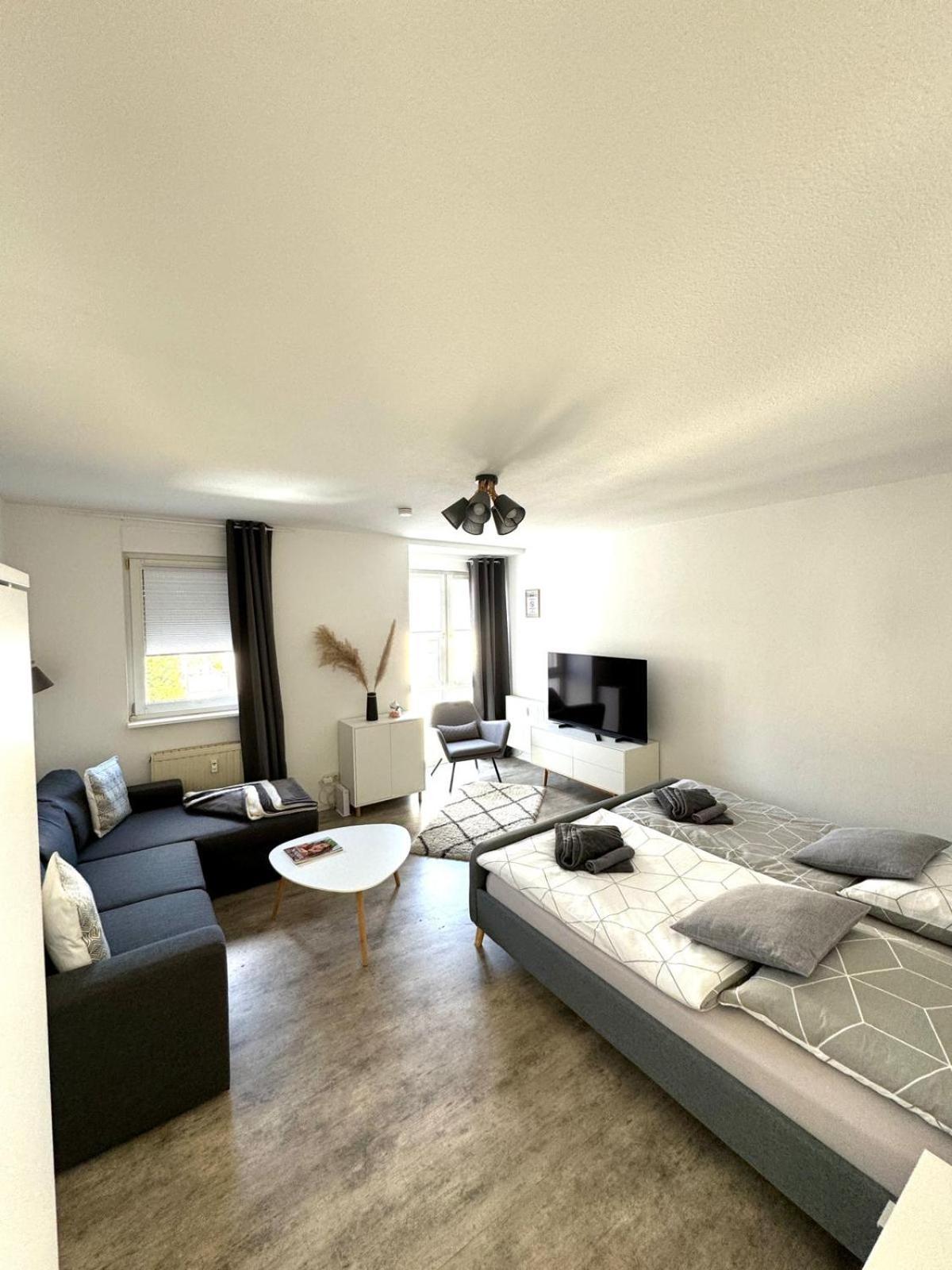 Stilvolle Ferienwohnung Mit Stellplatz Wlan Free Netflix Naehe Bahnhof Zwickau Esterno foto